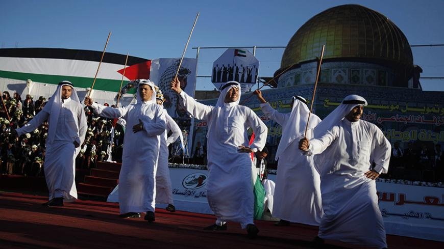 Palestinians perform a traditional dance during a mass wedding for 250 couples in Rafah, in the southern Gaza Strip December 19, 2012.  REUTERS/Ibraheem Abu Mustafa (GAZA - Tags: SOCIETY) - RTR3BR3U