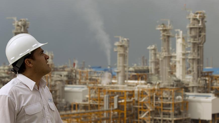 EDITORS' NOTE:  Reuters and other foreign media are subject to Iranian restrictions on their ability to film or take pictures in Tehran. 

An engineer looks at the Phase 4 and Phase 5 gas refineries in Assalouyeh, 1,000 km (621 miles) south of Tehran, January 27, 2011.  REUTERS/Caren Firouz (IRAN - Tags: ENERGY BUSINESS) - RTXX5W1