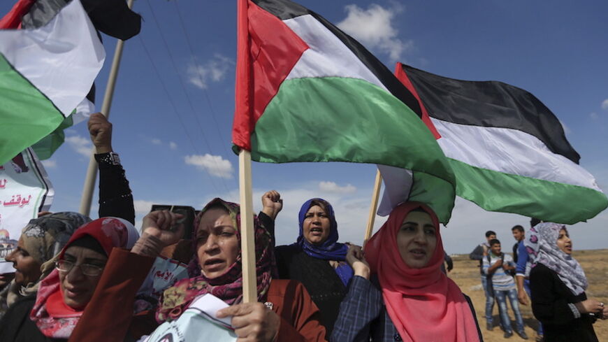 Demonstrators wave Palestinian flags during an anti Israel protest near the border between Israel and the southern Gaza Strip October 28, 2015. REUTERS/Ibraheem Abu Mustafa  - RTX1TLBI