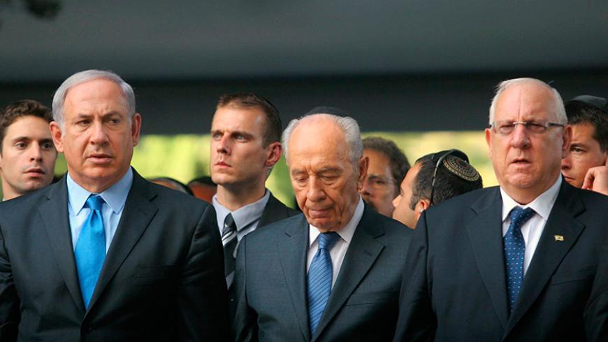 Israel's Prime Minister Benjamin Netanyahu (L) stands with President Shimon Peres and Speaker of the parliament Reuven Rivlin (R) during a memorial ceremony on Mount Herzl military cemetery in Jerusalem marking the anniversary of the assassination of Prime Minister Yitzhak Rabin October 20, 2010. Israel marks on Wednesday the 15th anniversary of Rabin's assassination by an ultra-nationalist Jew. REUTERS/Alex Kolomoisky/Pool (JERUSALEM - Tags: POLITICS ANNIVERSARY) - RTXTN9O