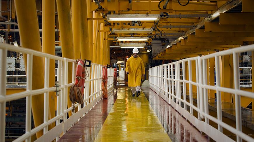 EDITORS' NOTE:  Reuters and other foreign media are subject to Iranian restrictions on their ability to film or take pictures in Tehran.

A worker walks down a walkway on the SPQ1 gas platform on the southern edge of Iran's South Pars gasfield in the Gulf, off Assalouyeh, 1,000 km (621 miles) south of Tehran, January 26, 2011. Picture taken January 26.  REUTERS/Caren Firouz (IRAN - Tags: BUSINESS ENERGY) - RTXX58R