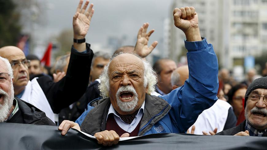 Demonstrators shout slogans during a protest outside the headquarters of Cumhuriyet newspaper whose editor-in-chief Can Dundar was arrested on charges of espionage and terrorist propaganda, in Istanbul, Turkey, November 29, 2015. REUTERS/Osman Orsal - RTX1WD43