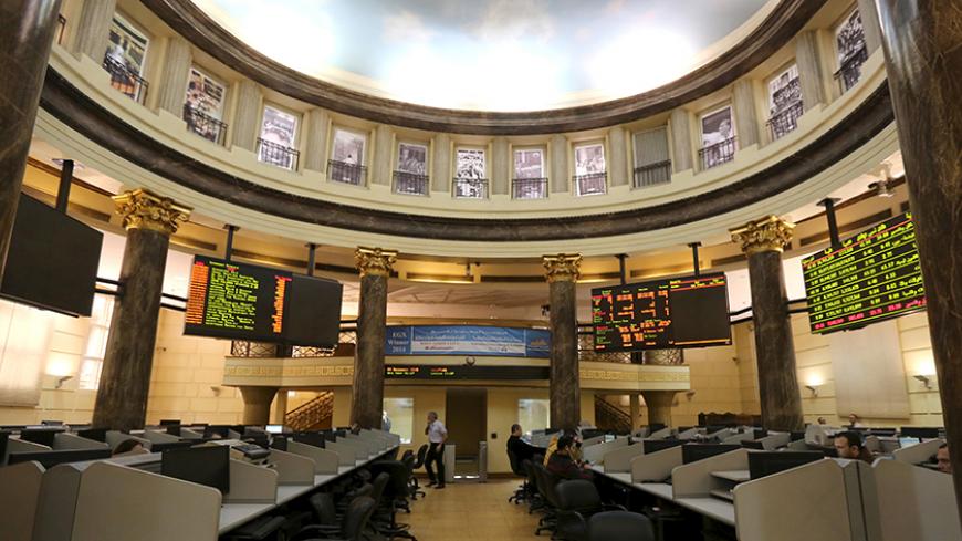 Traders work at the Egyptian stock exchange in Cairo, Egypt, December 3, 2015. REUTERS/Mohamed Abd El Ghany - RTX1X09Z