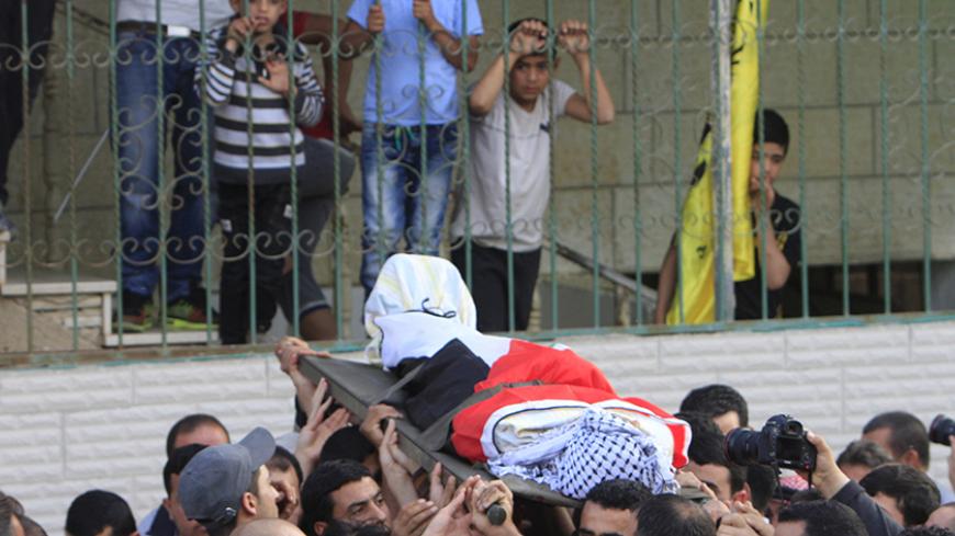 ATTENTION EDITORS - VISUALS COVERAGE OF SCENES OF DEATH OR INJURY Mourners carry the body of Palestinian Ahmad Aamer, 16, who the Israeli military said was shot dead by Israeli soldiers after he tried to stab them, during his funeral in the West Bank village of Mas'ha near Salfit March 9, 2016. REUTERS/Abed Omar Qusini - RTSA1XR