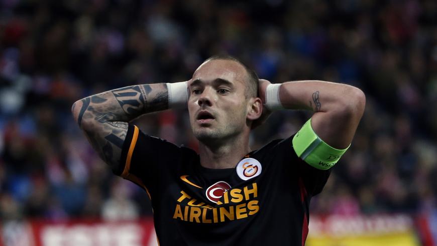 Football Soccer Atletico Madrid v Galatasaray - UEFA Champions League Group Stage - Group C - Vicente Calderon, Madrid, Spain - 25/11/15 Galatasaray's Wesley Sneijder looks dejected. REUTERS/Juan Medina - RTX1VUGN