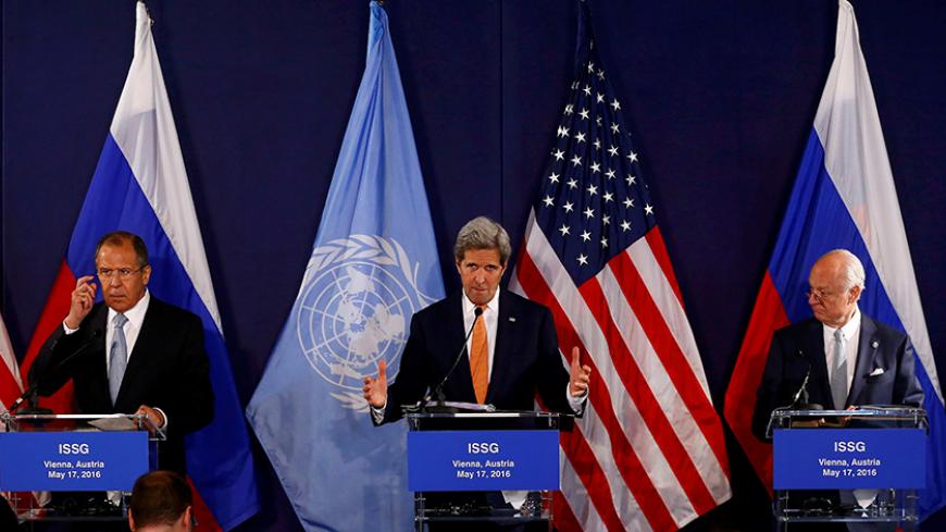 U.S. Secretary of State John Kerry (C) speaks next to Russian Foreign Minister Sergei Lavrov (L) and United Nations special envoy on Syria Staffan de Mistura during a news conference in Vienna, Austria, May 17, 2016.     REUTERS/Leonhard Foeger.       TPX IMAGES OF THE DAY      - RTSEPLZ