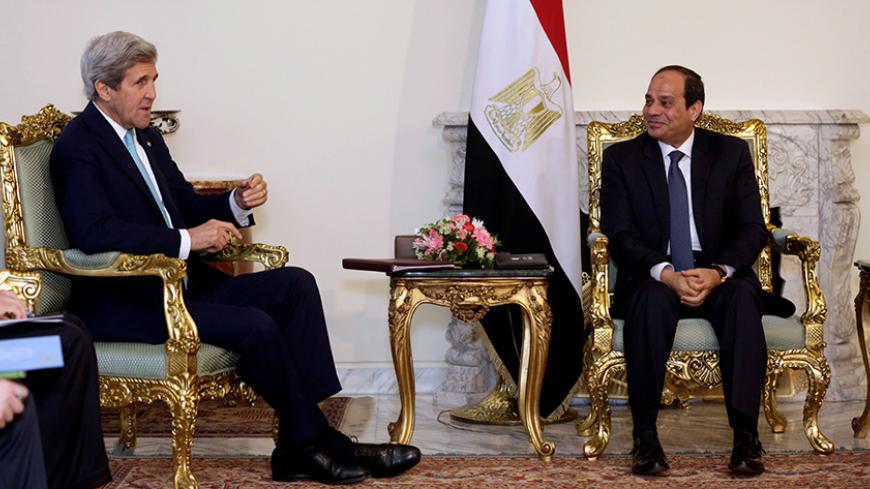 Egypt's President Abdel Fattah al-Sisi meets U.S. Secretary of State John Kerry at the presidential palace in Cairo, Egypt May 18, 2016.   REUTERS/Amr Nabil/Pool - RTSEVUS