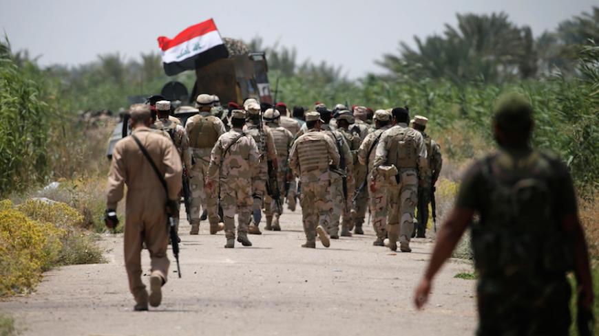 Shi'ite fighters and Iraqi security forces advance towards Falluja, Iraq, May 25, 2016.  REUTERS/Thaier Al-Sudani - RTSFX33