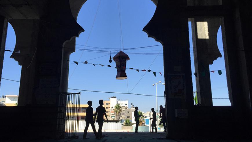 Palestinians leave a mosque after attending prayers during the Muslim holy month of Ramadan, in Gaza city, June 17, 2016. REUTERS/Suhaib Salem - RTX2GSDI