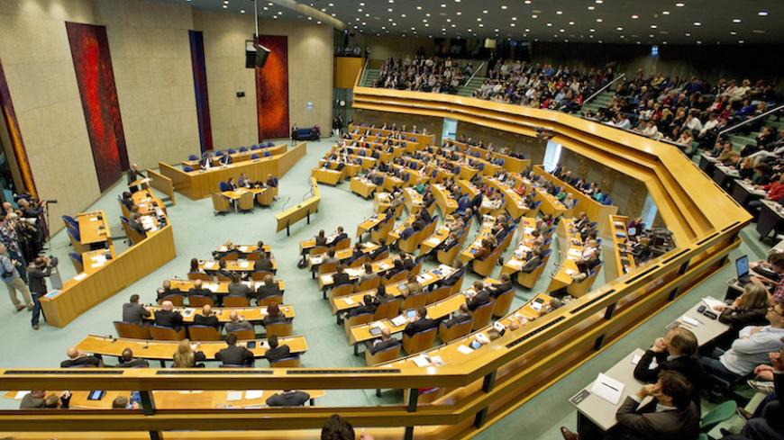 An overview of the parliament during a debate about the government's resignation caused by a crisis over budget cuts in The Hague April 24, 2012. Dutch Prime Minister Mark Rutte said his country faced a crisis and asked parliament to push through budget cuts after his government lost the support of its main political ally and tendered its resignation.   REUTERS/Paul Vreeker/United Photos (NETHERLANDS - Tags: POLITICS BUSINESS) - RTR315IQ