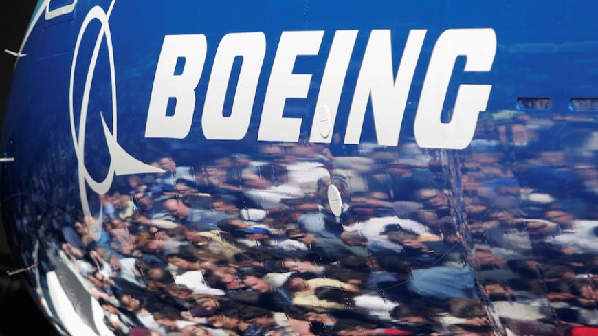 FILE PHOTO: Invited guests for the world premiere of the Boeing 787 Dreamliner are reflected in the fuselage of the aircraft at the 787 assembly plant in Everett, Washington, July 8, 2007. REUTERS/Robert Sorbo/File photo     TPX IMAGES OF THE DAY      - RTX2GZQD