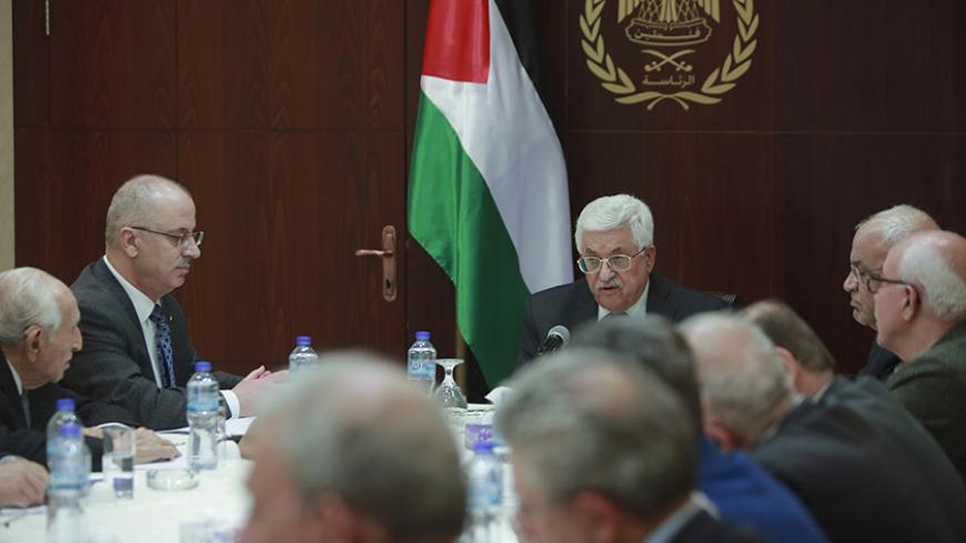 Palestinian President Mahmoud Abbas (C) chairs a meeting with the Palestinian Liberation Organisation's¬í (PLO) executive committee in the West Bank city of Ramallah March 1, 2016. REUTERS/Fadi Arouri/Pool - RTS8TEU