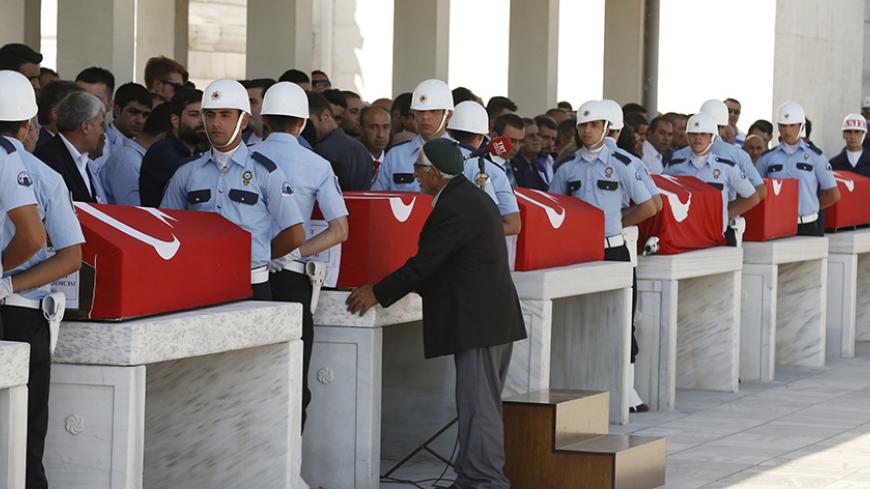 Soldiers guard coffins of victims of the thwarted coup during a funeral service in Ankara, Turkey, July 17, 2016.       REUTERS/Baz Ratner - RTSIDQK
