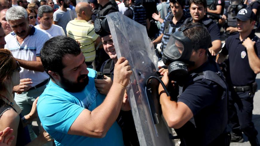 Demonstrators scuffle with riot police during a protest against the suspension of teachers from classrooms over alleged links with Kurdish militants, in the southeastern city of Diyarbakir, Turkey, September 9, 2016. REUTERS/Sertac Kayar - RTX2OU7N