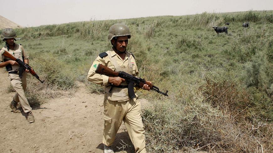 Iraqi border police officers patrol near the border with Iran in the southern province of Basra September 4, 2010. The police border conduct regular patrols, raids and search operations in the border with Iran against gangs, drugs and weapon caches, a source of police border commandership said on Saturday in Basra. REUTERS/Atef Hassan (IRAQ - Tags: CONFLICT MILITARY) - RTR2HXLA