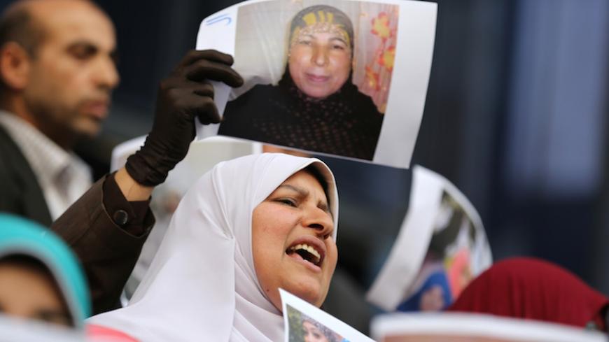 Female relatives of women prisoners shout slogans against the military and the interior ministry at an event called 'Release Our Girls' during International Women's Day in front of the Press Syndicate in Cairo, Egypt, March 8, 2016. REUTERS/Mohamed Abd El Ghany - RTS9UR1
