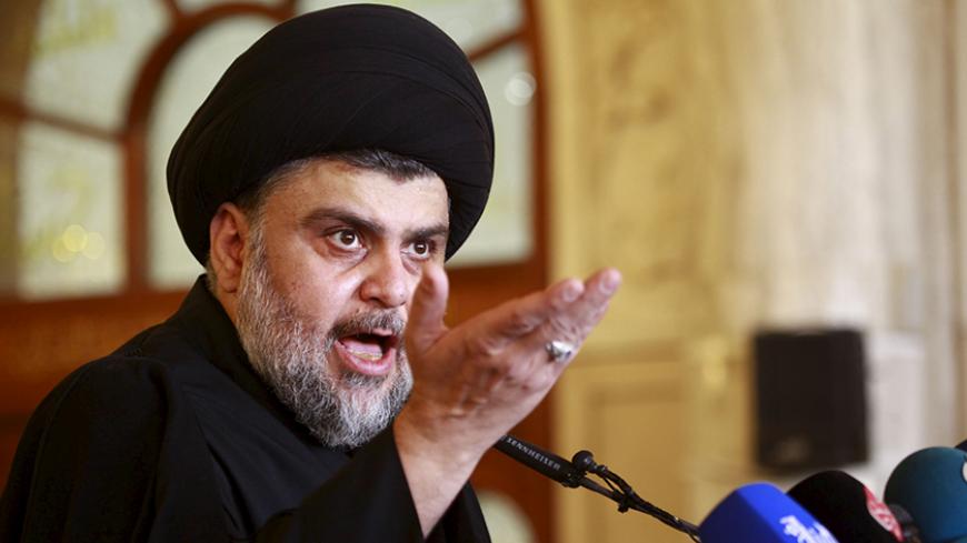 Iraqi Shi'ite radical leader Muqtada al-Sadr delivers a sermon to worshippers during Friday prayers at the Kufa mosque near Najaf, December 11, 2015.  REUTERS/Alaa Al-Marjani  - RTX1Y8TG