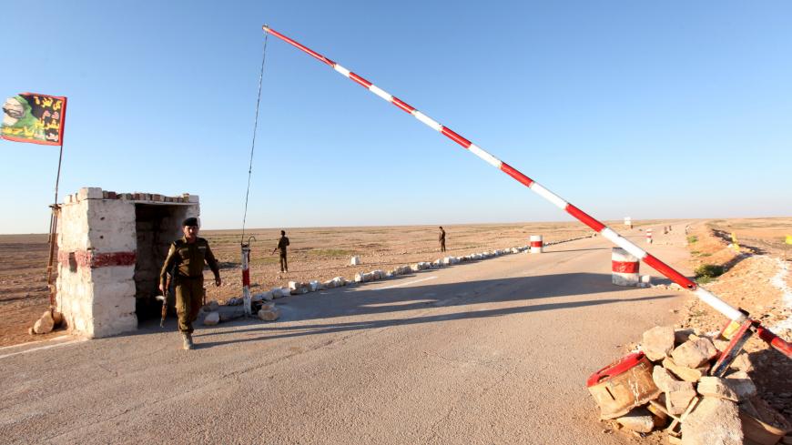 A member from the Iraqi security forces stands guard at a checkpoint during a patrol at the border between Iraq and Saudi Arabia, February 17, 2016. Picture taken February 17, 2016. REUTERS/Alaa Al-Marjani - RTX27OUC