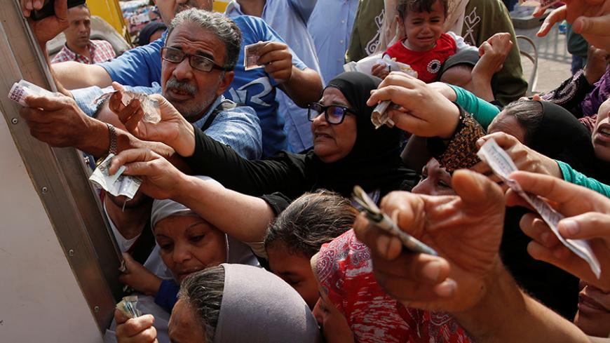 Egyptians gather to buy subsidized sugar from a government truck after a sugar shortage in retail stores across the country in Cairo, Egypt, October 14, 2016. Picture taken October 14, 2016. REUTERS/Amr Abdallah Dalsh     TPX IMAGES OF THE DAY      - RTX2Q2A1