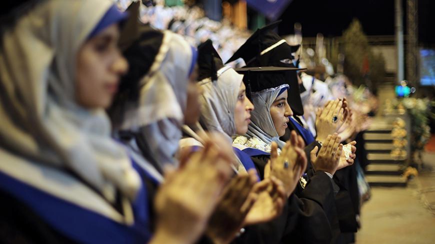 Palestinian students attend their graduation ceremony at the University College of Applied Sciences in Gaza City September 10, 2014. REUTERS/Ibraheem Abu Mustafa (GAZA - Tags: EDUCATION) - RTR45QL9