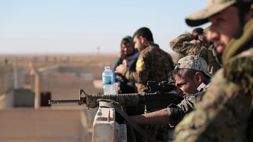 A Syrian Democratic Forces (SDF) fighter looks through the scope of his weapon in Tal Samin village, north of Raqqa city, Syria November 19, 2016. REUTERS/Rodi Said - RTSSERJ