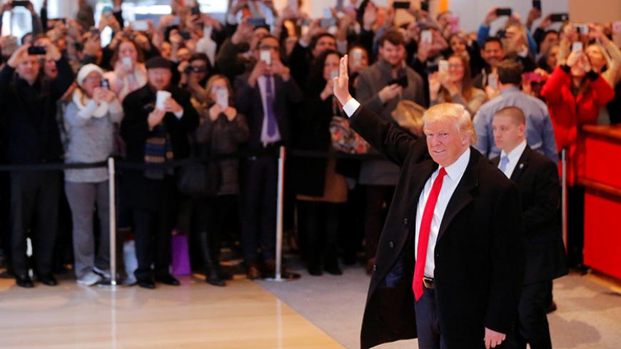 U.S. President elect Donald Trump reacts to a crowd gathered in the lobby of the New York Times building after a meeting in New York, U.S., November 22, 2016. REUTERS/Lucas Jackson TPX IMAGES OF THE DAY - RTSSUBO