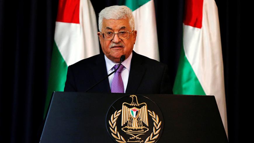 Palestinian President Mahmoud Abbas attends a joint news conference with Italy's President Sergio Mattarella in the West Bank city of Bethlehem November 1, 2016. REUTERS/Ammar Awad  - RTX2RDL0