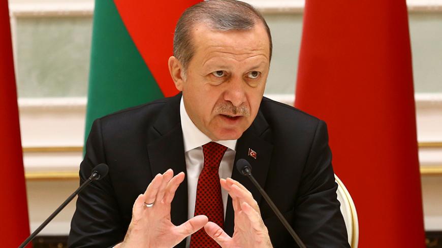 Turkish President Tayyip Erdogan speaks during a signing ceremony with Belarussian President Alexander Lukashenko in Minsk, Belarus, November 11, 2016. REUTERS/Vasily Fedosenko - RTX2T8MF
