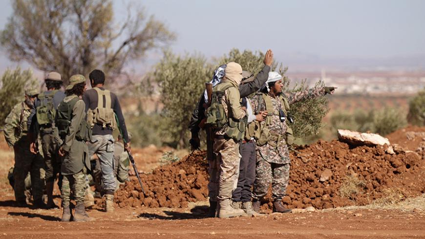 Rebel fighters gather during their advance towards the Islamic State-held city of al-Bab, northern Syria October 26, 2016. Picture taken October 26, 2016. REUTERS/Khalil Ashawi - RTX2TKNV