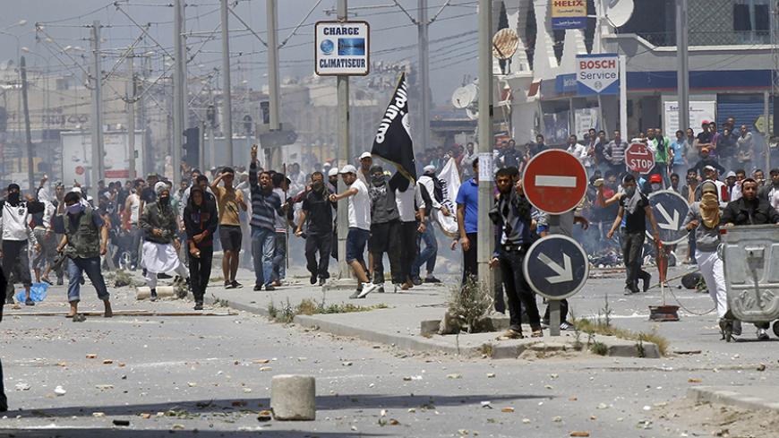 Supporters of Islamist group Ansar al-Sharia clash with riot police at Hai al Tadamon in Tunis May 19, 2013. Supporters of the hardline Islamist group clashed with Tunisian police in two cities on Sunday after the government banned its annual rally and the regional arm of al Qaeda urged it to stand firm against the authorities.  REUTERS/Anis Mili  (TUNISIA - Tags: CIVIL UNREST POLITICS RELIGION) - RTXZSR8