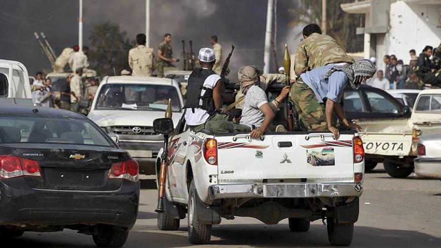 Fighters prepare for clashes between rival militias in Sabha March 29, 2012. Rival militias in the southern Libyan city of Sabha have reached a deal to end four days of fighting that killed more than 50 people, marking a fresh attempt by the government to impose order nationwide months after the overthrow of Muammar Gaddafi.          REUTERS/Stringer   (LIBYA - Tags: CIVIL UNREST MILITARY) - RTR302SL