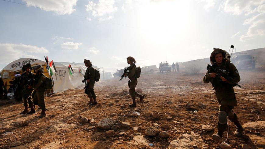 Israeli soldiers take position during a protest against Jewish settlements in Jordan Valley near the West Bank city of Jericho November 17, 2016. REUTERS/Mohamad Torokman - RTX2U5RA