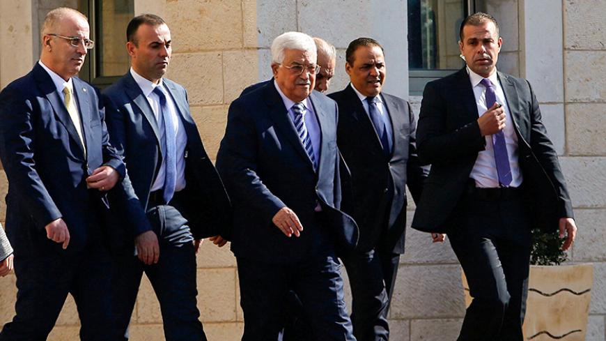 Palestinian President Mahmoud Abbas and Palestinian Prime Minister Rami Hamdallah (L) arrive to welcome Polish President Andrzej Duda (not seen) in the West Bank town of Bethlehem January 18, 2017. REUTERS/Mussa Qawasma - RTSW268