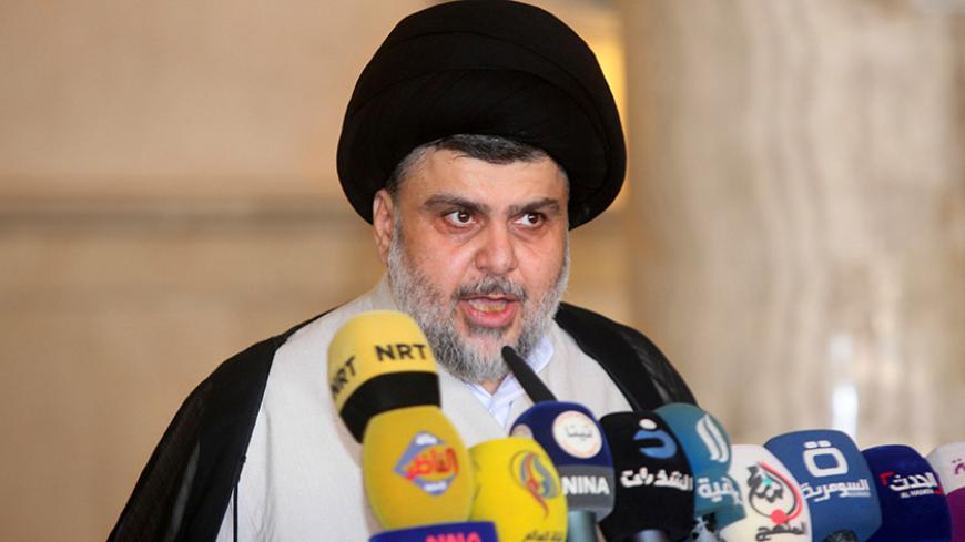 Iraqi Shi'ite radical leader Muqtada al-Sadr delivers a sermon to worshippers during Friday prayers at the Kufa mosque near Najaf, Iraq September 23, 2016.  REUTERS/Alaa Al-Marjani - RTSP3GF