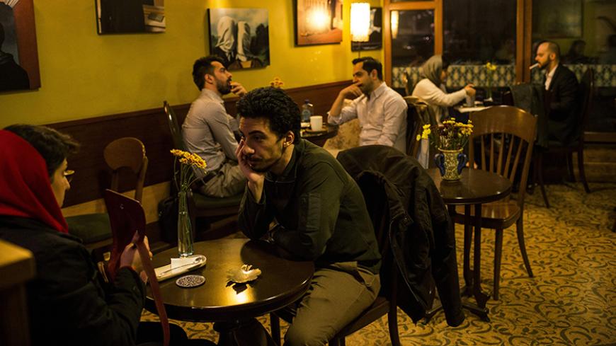 Iranian youth sit at the Jee Café in the capital Tehran on February 25, 2016. / AFP / BEHROUZ MEHRI (Photo credit should read BEHROUZ MEHRI/AFP/Getty Images)