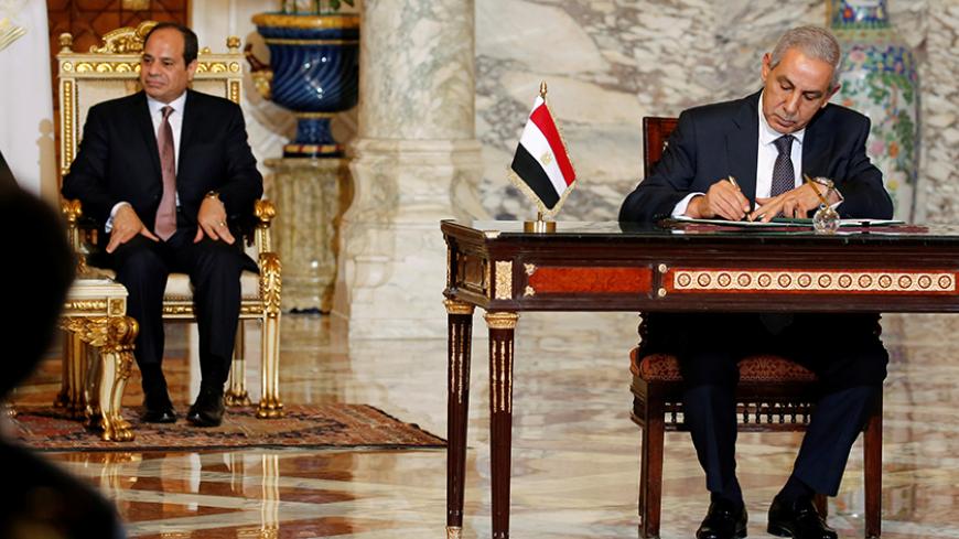 Egypt's Minister of Trade and Industry Tarek Kabil attends an agreement signing ceremony with President Abdel Fattah al-Sisi at the El-Thadiya presidential palace in Cairo, Egypt October 5, 2016. Picture taken October 5, 2016.  REUTERS/Amr Abdallah Dalsh - RTX2Q7VA