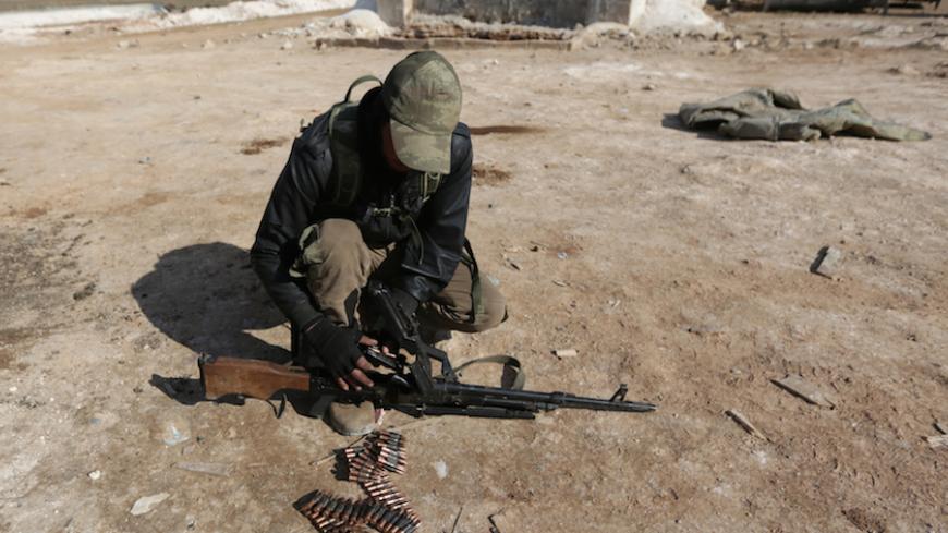 A rebel fighter prepares his weapon on the outskirts of the northern Syrian town of al-Bab, Syria February 1, 2017. REUTERS/Khalil Ashawi - RTX2Z78Z
