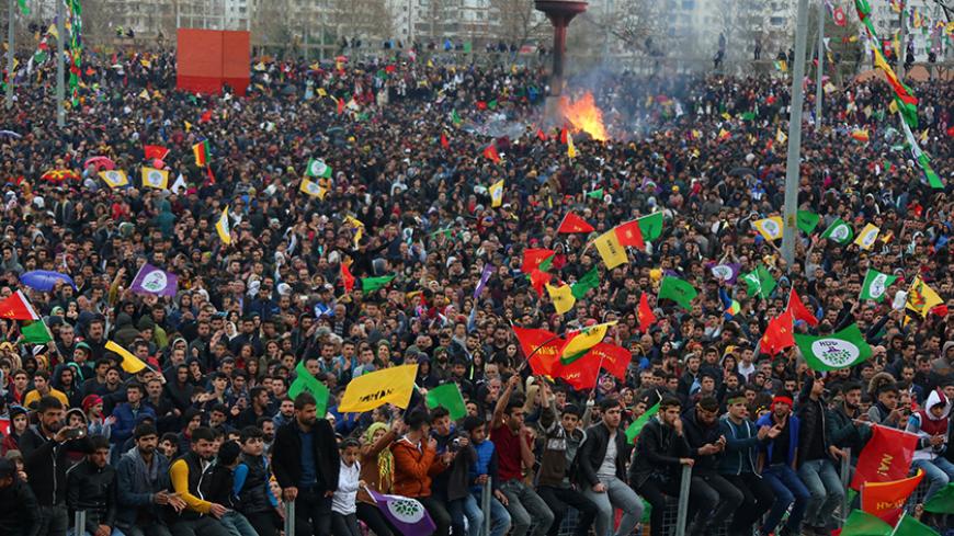 People gesture during a gathering celebrating Newroz, which marks the arrival of spring and the new year, in the Kurdish-dominated southeastern city of Diyarbakir, Turkey, March 21, 2017. REUTERS/Sertac Kayar - RTX320QD