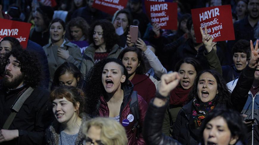 Anti-government demonstrators shout slogans during a protest in the Kadikoy district of Istanbul, Turkey, April 17, 2017.  REUTERS/Kemal Aslan - RTS12OV4