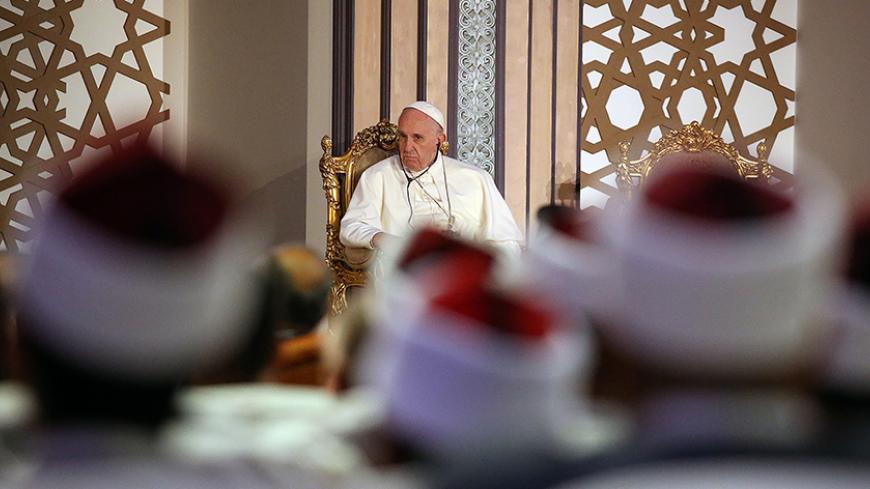 Pope Francis attends with Al-Azhar's Grand Imam Ahmed al-Tayeb (unseen) during Al-Azhar International peace conference at Cairo, Egypt April 28, 2017.  REUTERS/Alessandro Bianchi - RTS14CPQ