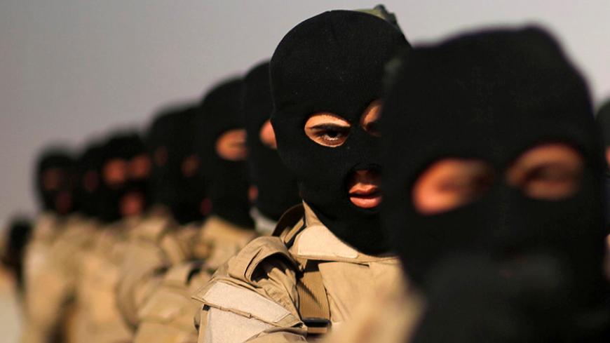 Iraqi fighters from Hashid Shaabi take part in a training at Makhmur camp in Iraq December 11, 2016. REUTERS/Mohammed Salem - RTX2UHUL