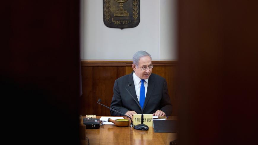 Israeli Prime Minister Benjamin Netanyahu chairs a weekly cabinet meeting in Jerusalem May 7, 2017. REUTERS/Oded Balilty/Pool - RTS15HQX