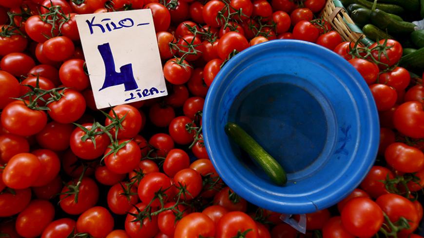 A card showing the price of tomatoes is seen at a bazaar in Istanbul, Turkey January 30, 2016. Inflation has become Turkey's biggest economic challenge, hitting the pockets of ordinary people even as President Tayyip Erdogan and the ruling party have built their reputation largely on economic growth and stability. Picture taken January 30, 2016. REUTERS/Murad Sezer  - RTX25JC4