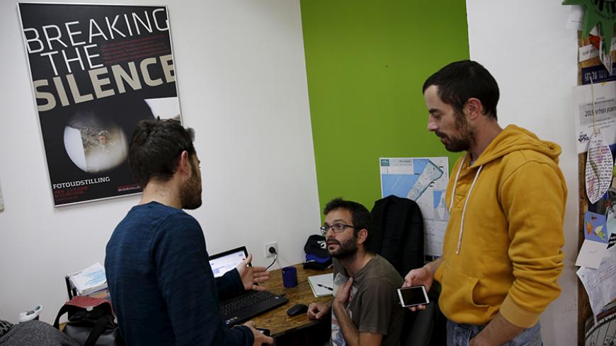 Employees work at the offices of Israeli rights group "Breaking the Silence" in Tel Aviv, Israel, December 16, 2015. REUTERS/Baz Ratner/File Photo - RTSHGNW
