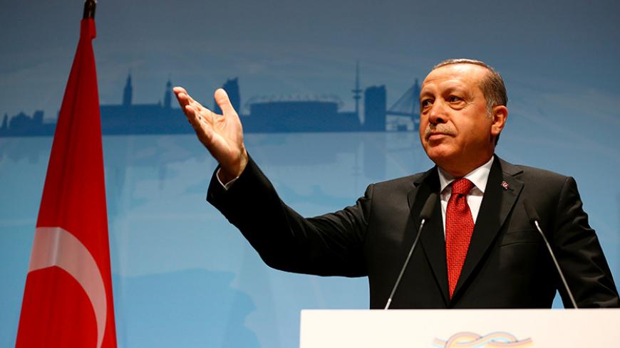 Turkish President Recep Tayyip Erdogan gestures during a news conference to present the outcome of the G20 leaders summit in Hamburg, Germany July 8, 2017. REUTERS/Wolfgang Rattay - RTX3ANDI