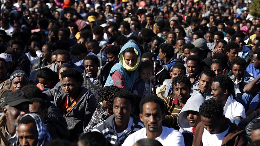 African migrants take part in a protest opposite the Knesset, the Israeli parliament, in Jerusalem January 8, 2014. Over ten thousand migrants gathered on Wednesday for a fourth day of protests against Israel's detention policy toward migrants it sees as illegal job-seekers. REUTERS/Baz Ratner (JERUSALEM - Tags: POLITICS SOCIETY IMMIGRATION) - RTX176BI