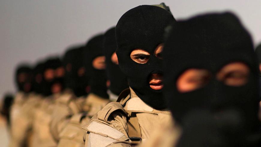 Iraqi fighters from Hashid Shaabi take part in a training at Makhmur camp in Iraq December 11, 2016. REUTERS/Mohammed Salem - RTX2UHUL