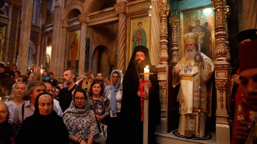 Greek Orthodox Patriarch of Jerusalem Metropolitan Theophilos (2nd R) takes part in the Easter Sunday mass procession inside the Church of the Holy Sepulchre in Jerusalem's Old City, May 1, 2016. REUTERS/Ronen Zvulun  - S1BETBNQAEAA
