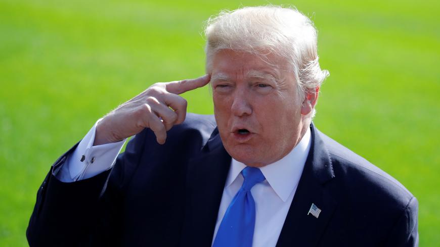 U.S. President Donald Trump talks with reporters as he departs the Oval Office of the White House for Dallas, in Washington D.C., U.S.  October 25, 2017. REUTERS/Carlos Barria - RC19FF0519E0