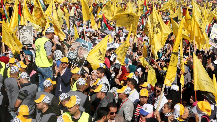 Fatah supporters take part in a rally marking the death anniversary of late Palestinian leader Yasser Arafat, in Gaza City November 11, 2017. REUTERS/Mohammed Salem - RC19DD82DD20